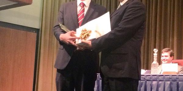 Alumnos de la Universidad Católica y Finis Terrae reciben premio “Jaime Guzmán Errázuriz”