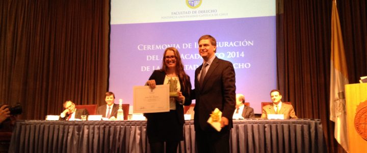 Alumna de la Universidad Católica recibe Premio “Jaime Guzmán Errázuriz”