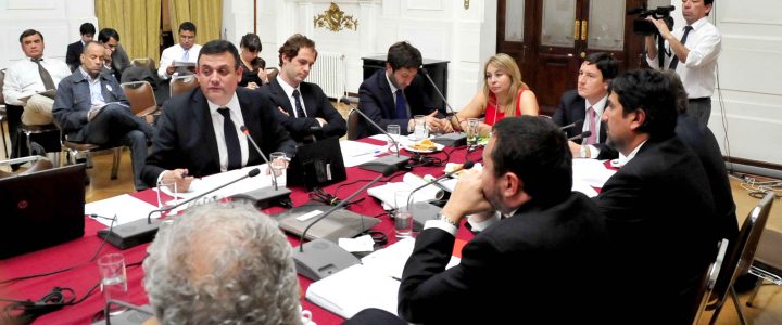 Héctor Mery expone en capacitación para concejales