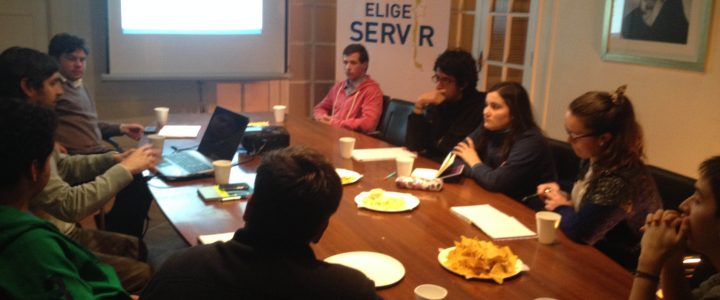 Integrantes de la Fundación conversan sobre reforma educacional con estudiantes secundarios