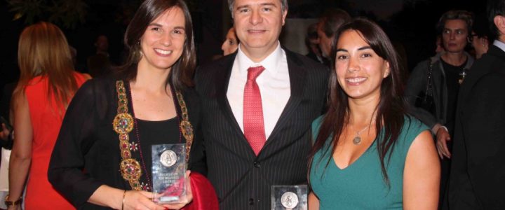 Profesionales de la Fundación Jaime Guzmán reciben premio que las destacan dentro de las 100 Mujeres Líderes del país