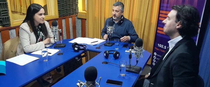 Teresita Santa Cruz debatió en Radio U. de Chile con Vlado Mirosevic