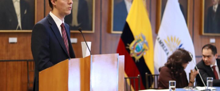 Diego Vicuña expuso en la Asamblea Nacional de Ecuador